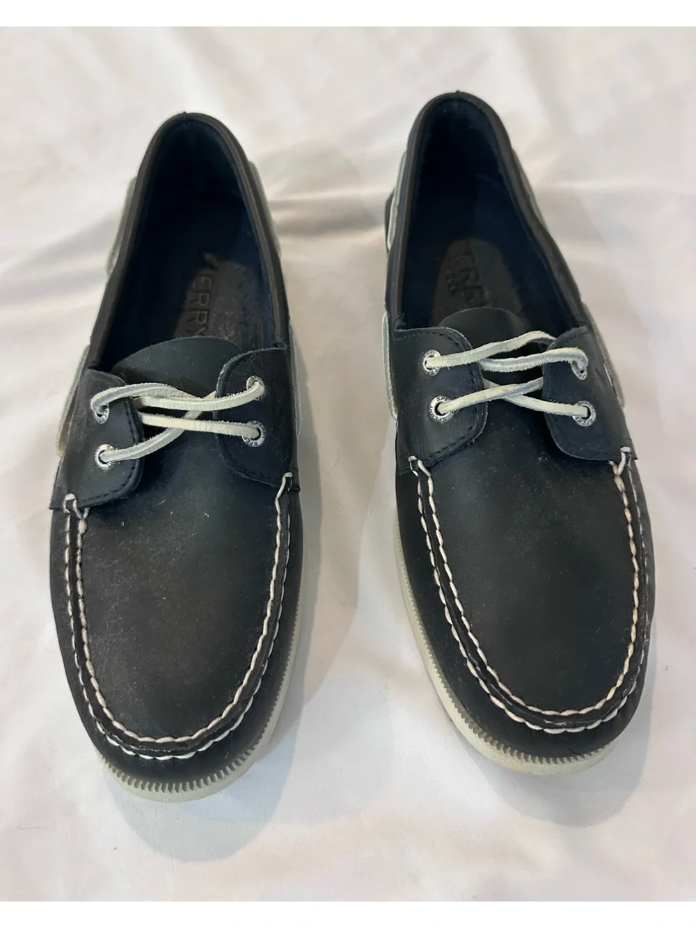 Sperry men’s dark navy Leather Top siders Shoes with White Stitching
